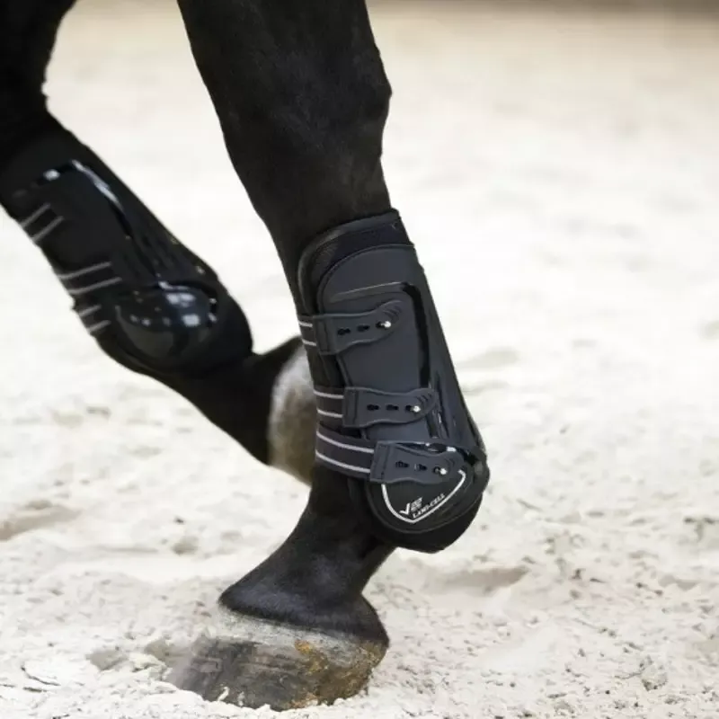 Remise Gutres cheval avec protge-boulets V22 Lami-Cell - M - Noir