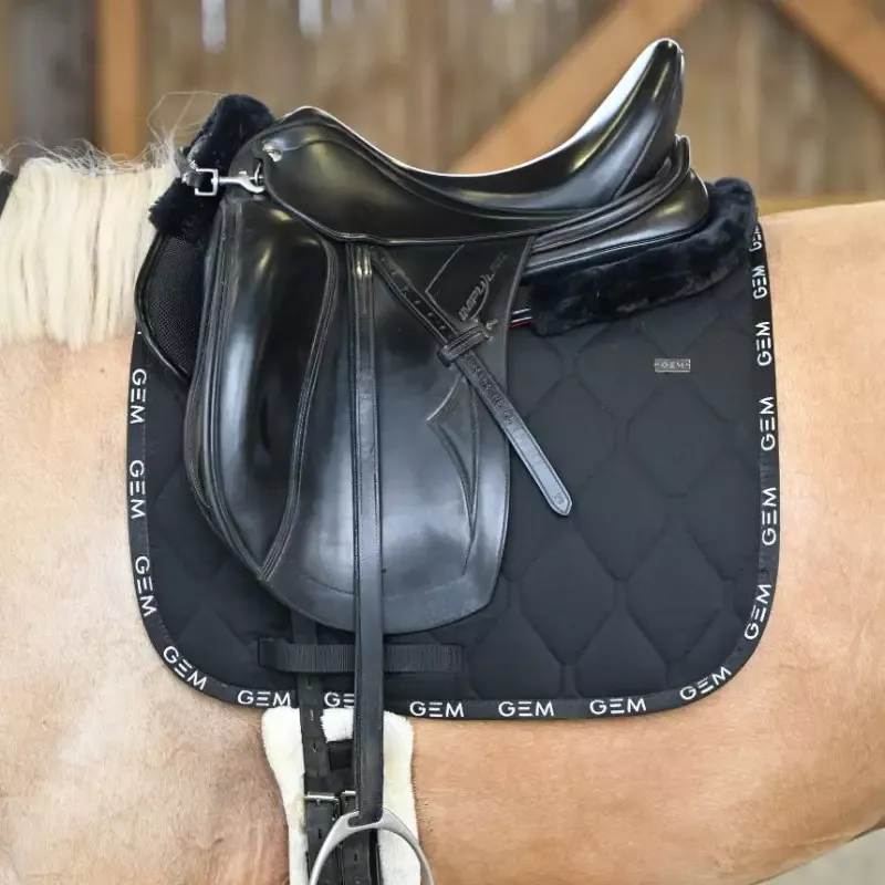 Livraison Gratuite Tapis cheval Love Dressage GEM - Cheval Dressage - Noir