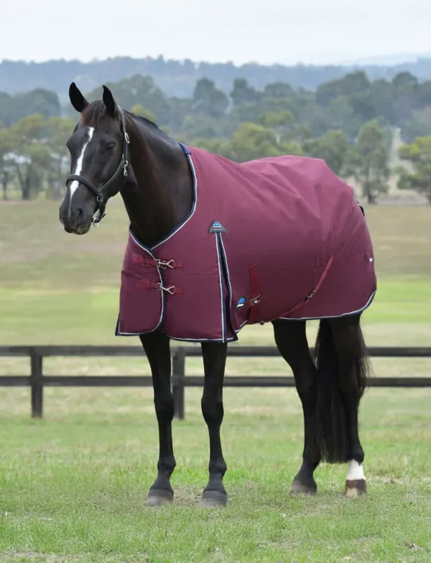 Couverture ComFiTec Essential Turnout Weatherbeeta 50g - 155 cm - Bordeaux / marine Achat Immdiat