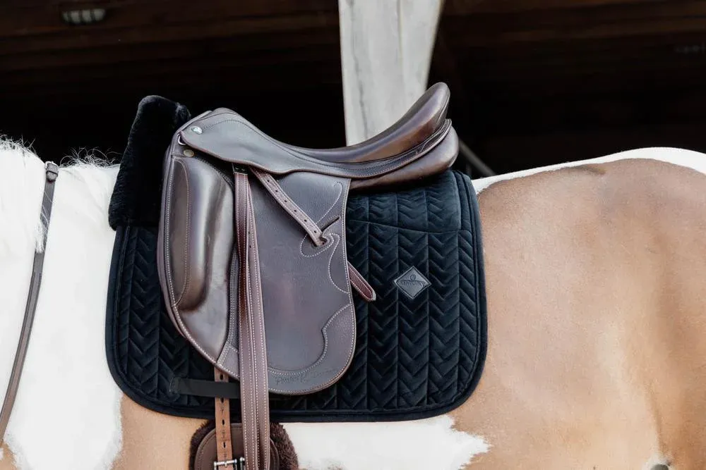 Vente Flash Tapis de selle Skin Friendly Velvet dressage Kentucky - Noir