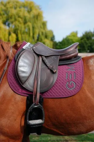 Top Vente Tapis de selle TEN Raisin Bordeaux - GEM - Prune - Mixte - Cheval