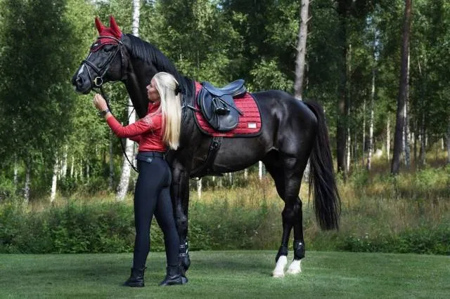 Quantit Limite Tapis de selle Rouge - Chili Pepper - Equito - Dressage - Cob