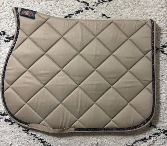 Tapis de selle JU & PA - Galon paillet - Beige - Obstacle - Cheval Vente Directe