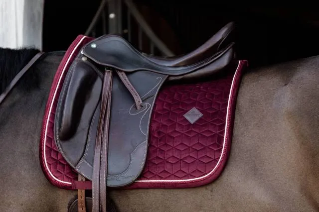 Tapis Velvet Bordeaux DRESSAGE - Kentucky - Bordeaux - Dressage - Cheval Commande En Gros