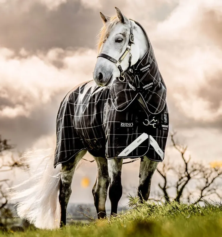 Couverture Horseware Rhino Turnout Poney Bundle avec liner 0g et 200g - 90 cm - Carreaux noir / noir & blanc Nouvelle Collection