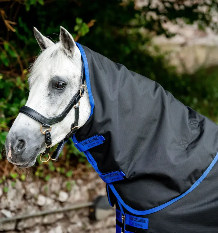 Satisfait Ou Rembours Couvre-cou Horseware Amigo Ripstop 900D Turnout Hood 150g - L - Noir / bleu classique
