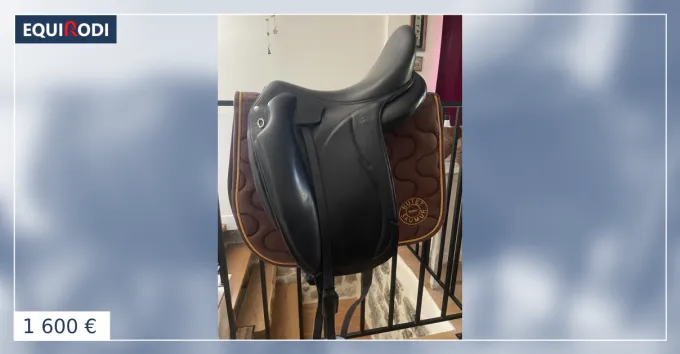 Expdi Aujourdhui SELLE DE DRESSAGE MAKILA DEVOUCOUX 17"5