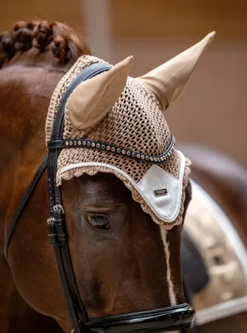 Bonnet anti-mouches Modern Sand - Equestrian Stockholm - Luxe et confort - Sable - Full Super Prix