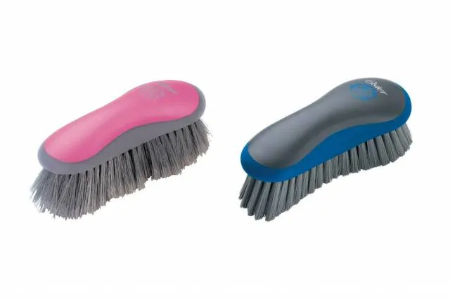 Brosse pour cheval - Oster - bordeaux Promotion