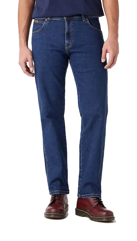 Commander Maintenant Jean homme Wrangler Texas stretch fonc - 46 (34 inches )
