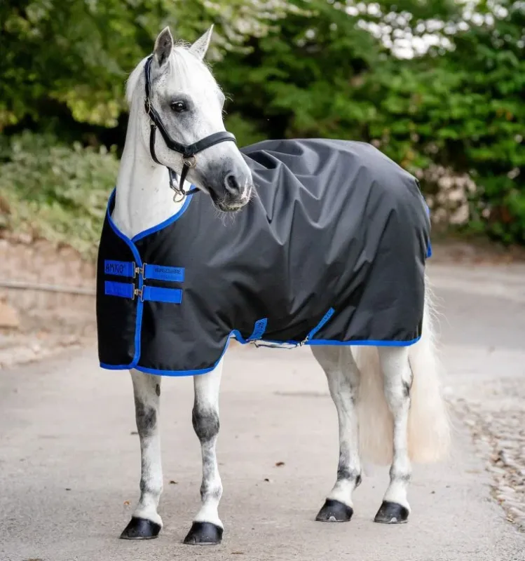 Couverture Horseware Amigo Ripstop 900D Petite Turnout 0g - 75 cm - Noir / bleu classique Offre Limite