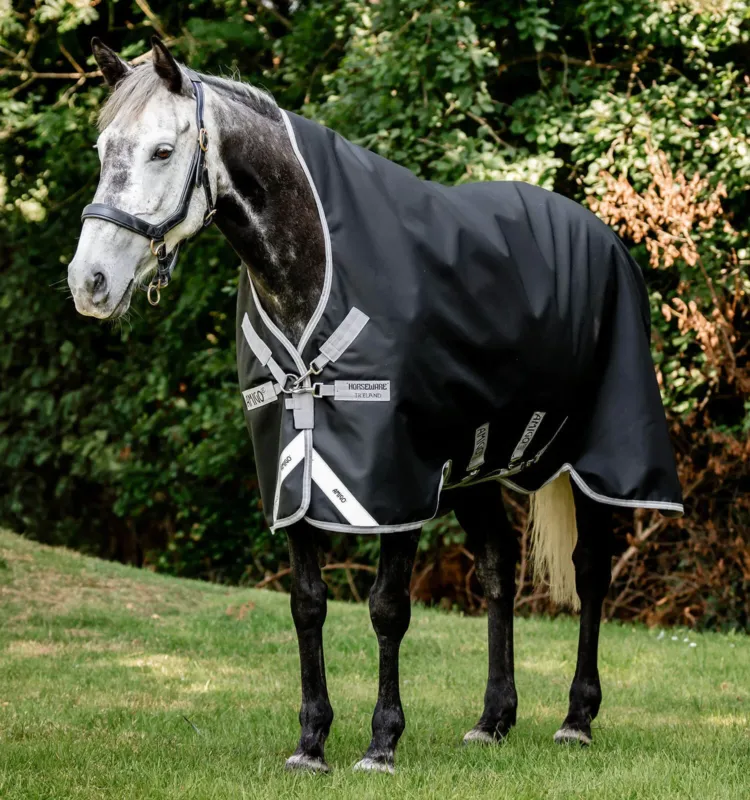Solde Couverture Horseware Amigo Bravo 12 Wug 400g 1200D - 145 cm - Noir / gris titane / argent