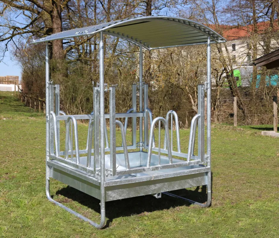 Offre Exclusive Rtelier carr avec toit Hobby Kerbl zingu 1,5 x 1,5 m 8 chevaux